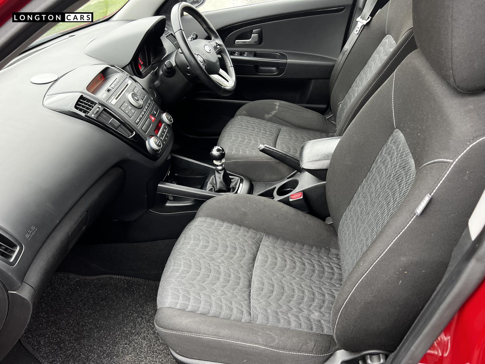 Kia Ceed 1.6 CRDi 3 Hatchback 5dr Diesel Manual Euro 5 (113 bhp)