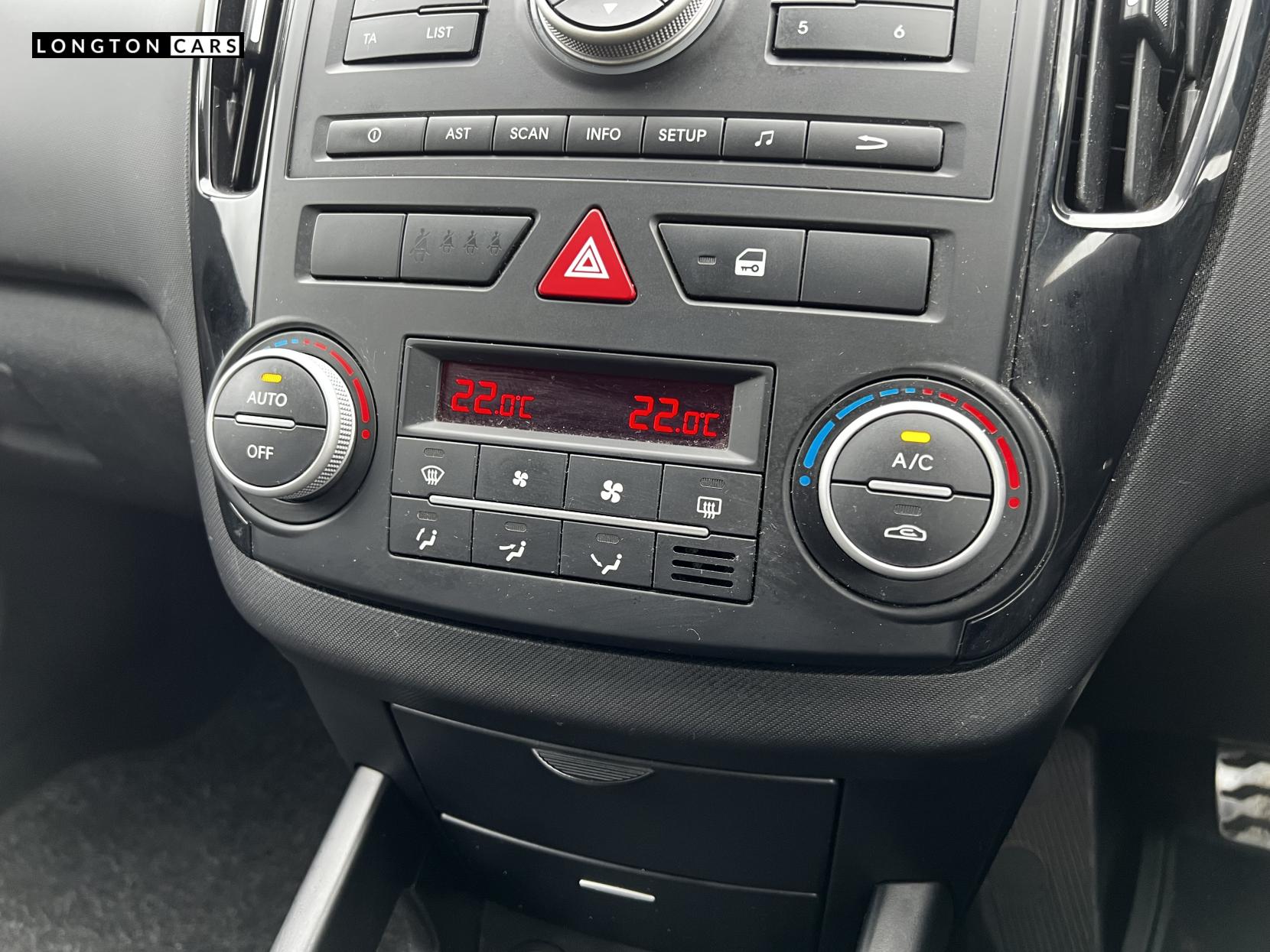 Kia Ceed 1.6 CRDi 3 Hatchback 5dr Diesel Manual Euro 5 (113 bhp)