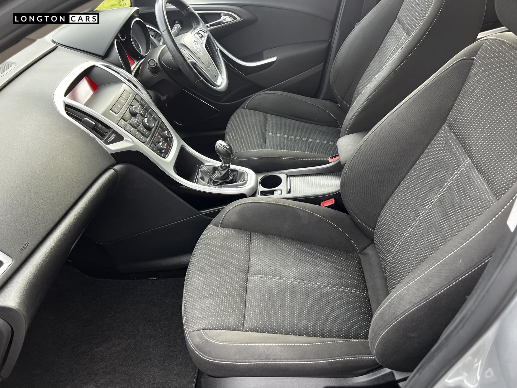 Vauxhall Astra 2.0 CDTi ecoFLEX SRi Hatchback 5dr Diesel Manual Euro 5 (s/s) (165 ps)