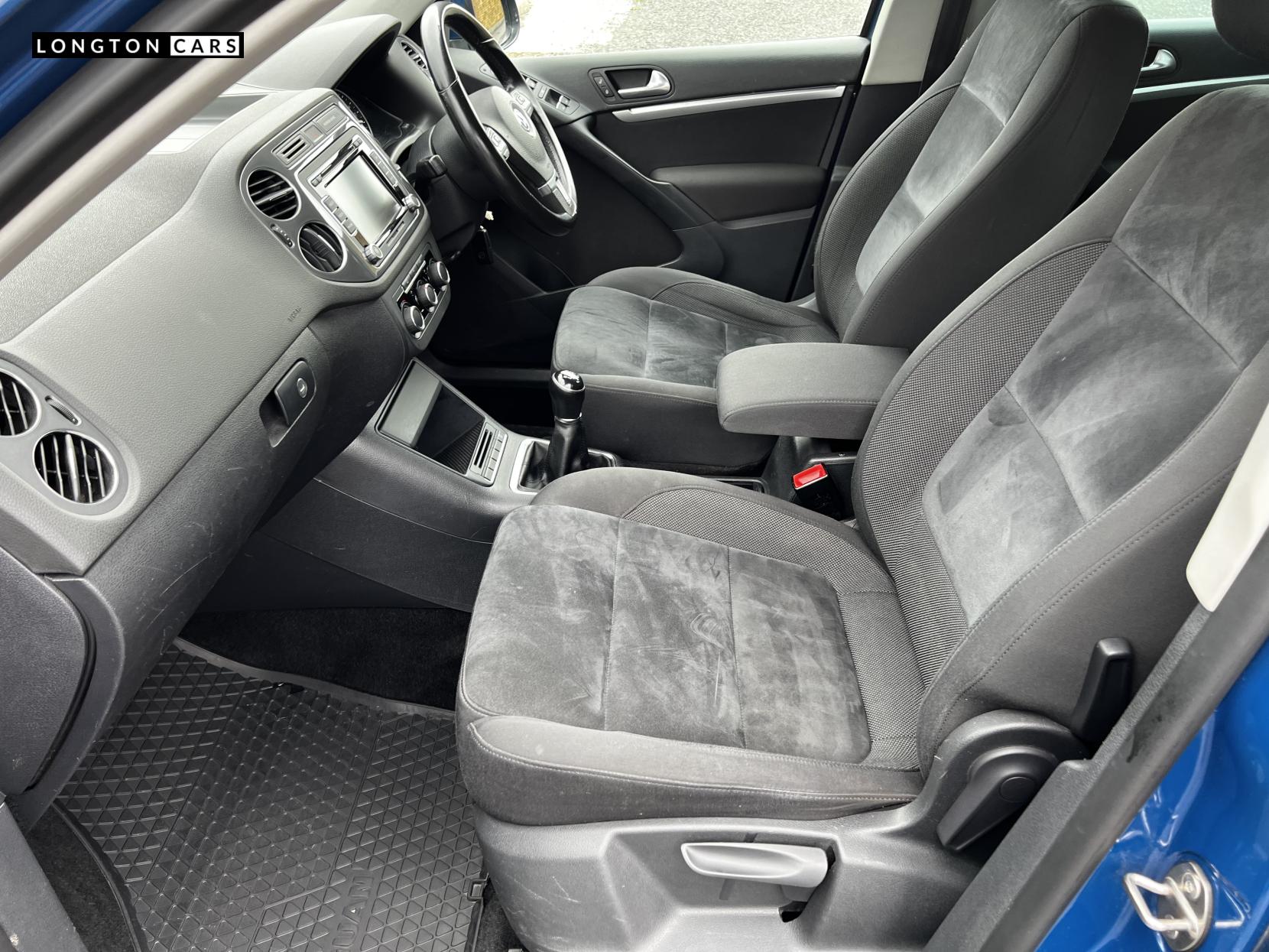 Volkswagen Tiguan 2.0 TDI Sport SUV 5dr Diesel Manual 4WD Euro 5 (170 ps)