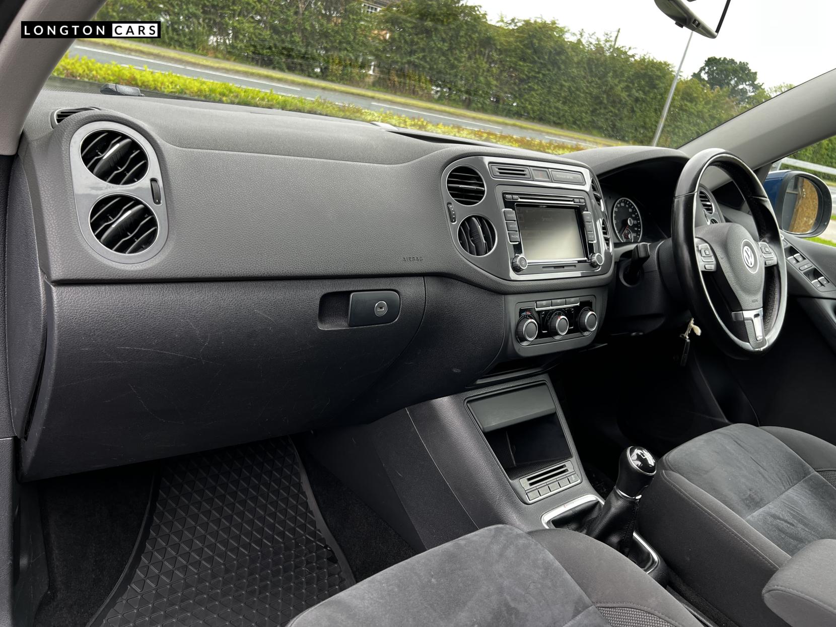 Volkswagen Tiguan 2.0 TDI Sport SUV 5dr Diesel Manual 4WD Euro 5 (170 ps)
