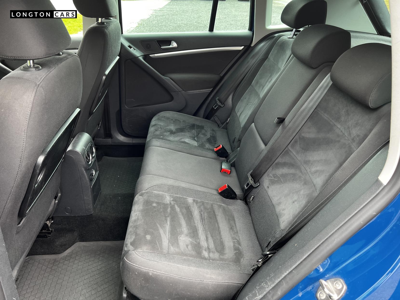 Volkswagen Tiguan 2.0 TDI Sport SUV 5dr Diesel Manual 4WD Euro 5 (170 ps)