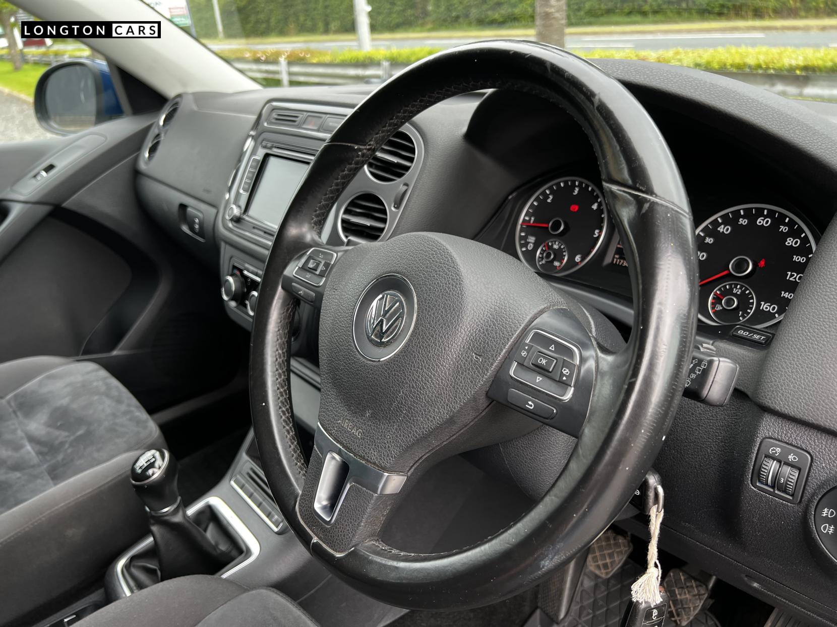 Volkswagen Tiguan 2.0 TDI Sport SUV 5dr Diesel Manual 4WD Euro 5 (170 ps)