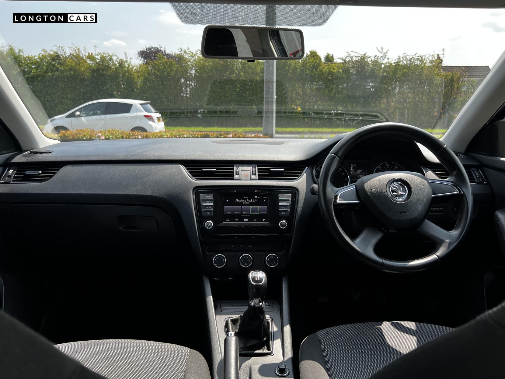 Skoda Octavia 1.6 TDI S Hatchback 5dr Diesel Manual Euro 5 (s/s) (105 ps)