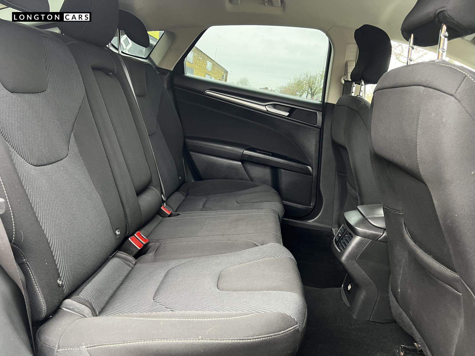 Ford Mondeo 2.0 TDCi Titanium Hatchback 5dr Diesel Manual Euro 6 (s/s) (150 ps)