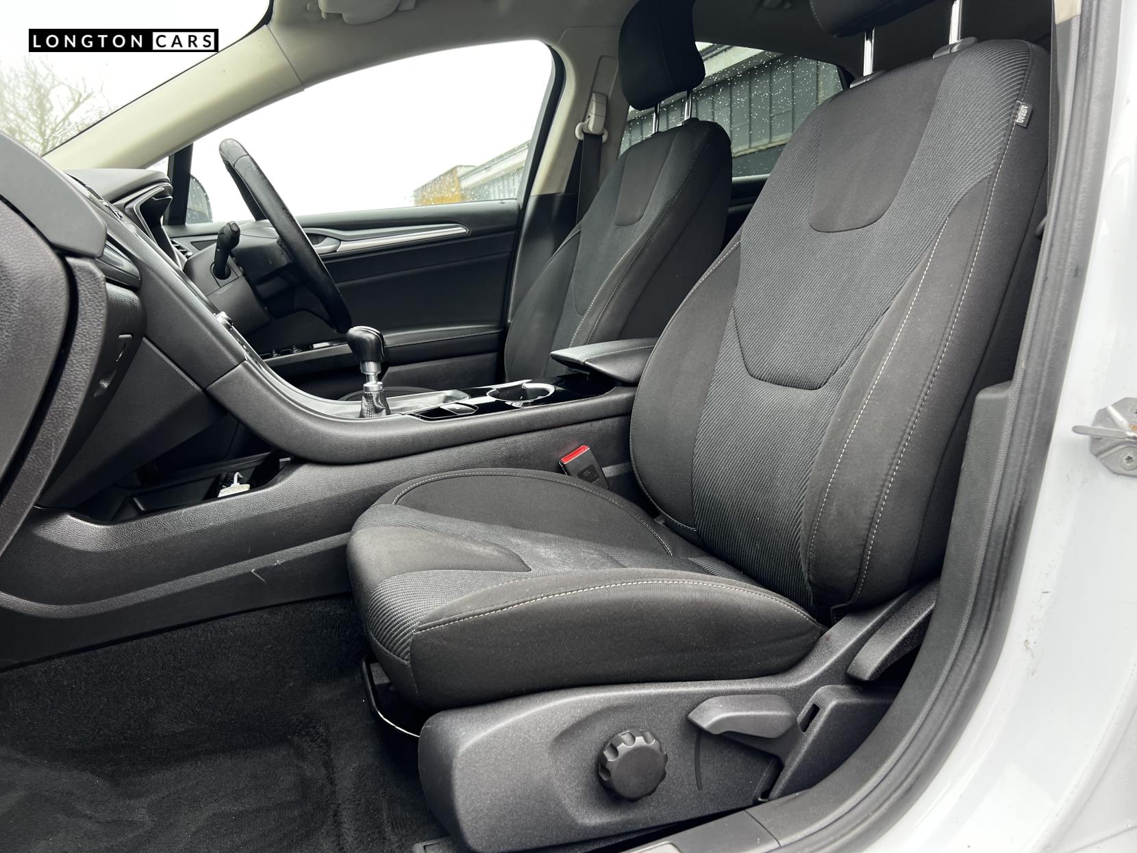 Ford Mondeo 2.0 TDCi Titanium Hatchback 5dr Diesel Manual Euro 6 (s/s) (150 ps)