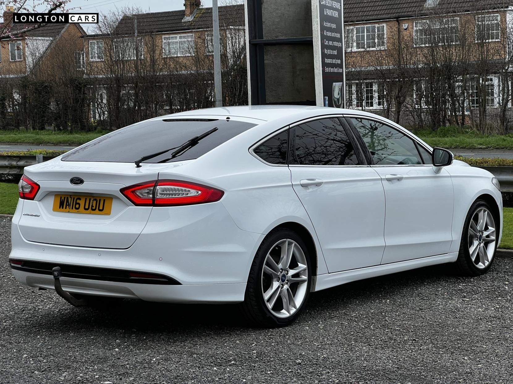 Ford Mondeo 2.0 TDCi Titanium Hatchback 5dr Diesel Manual Euro 6 (s/s) (150 ps)