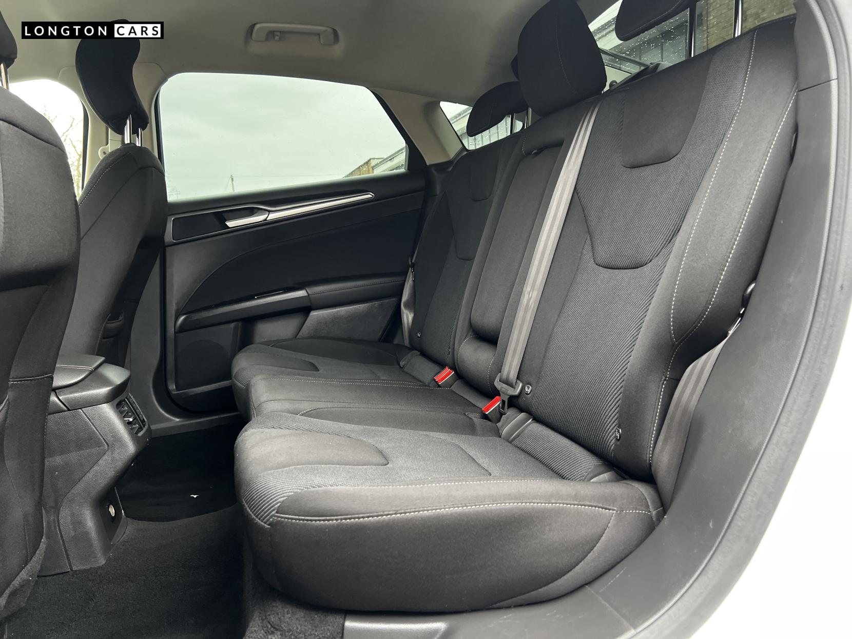 Ford Mondeo 2.0 TDCi Titanium Hatchback 5dr Diesel Manual Euro 6 (s/s) (150 ps)