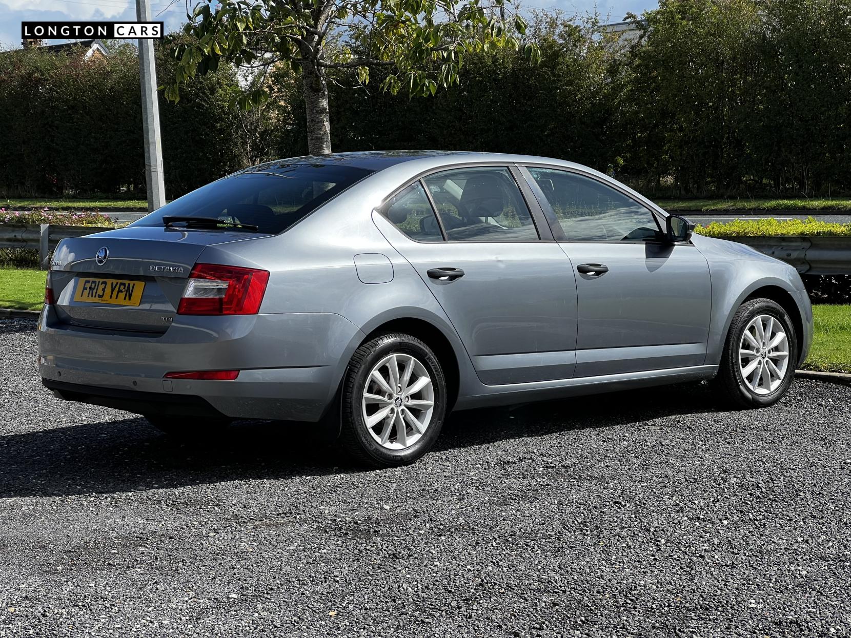 Skoda Octavia 1.6 TDI S Hatchback 5dr Diesel Manual Euro 5 (s/s) (105 ps)