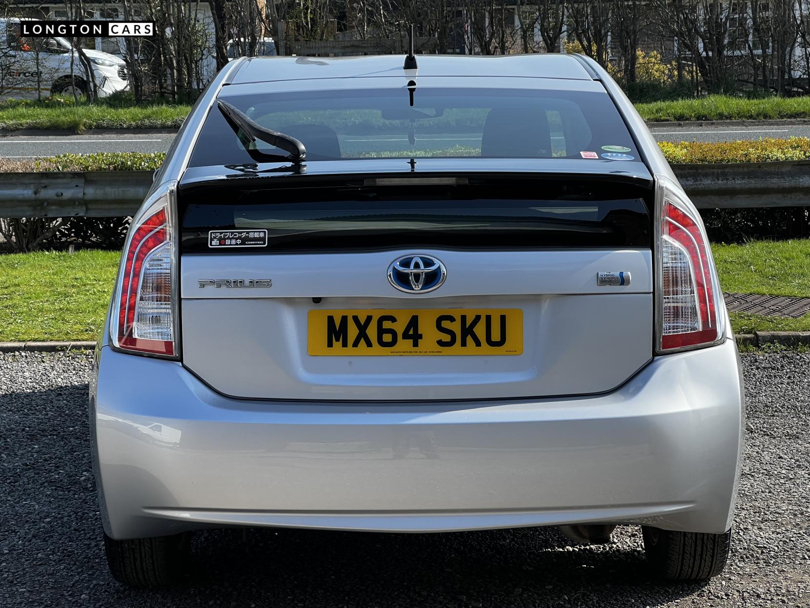 Toyota Prius 1.8 VVT-h T3 Hatchback 5dr Petrol Hybrid CVT Euro 5 (s/s) (136 ps)