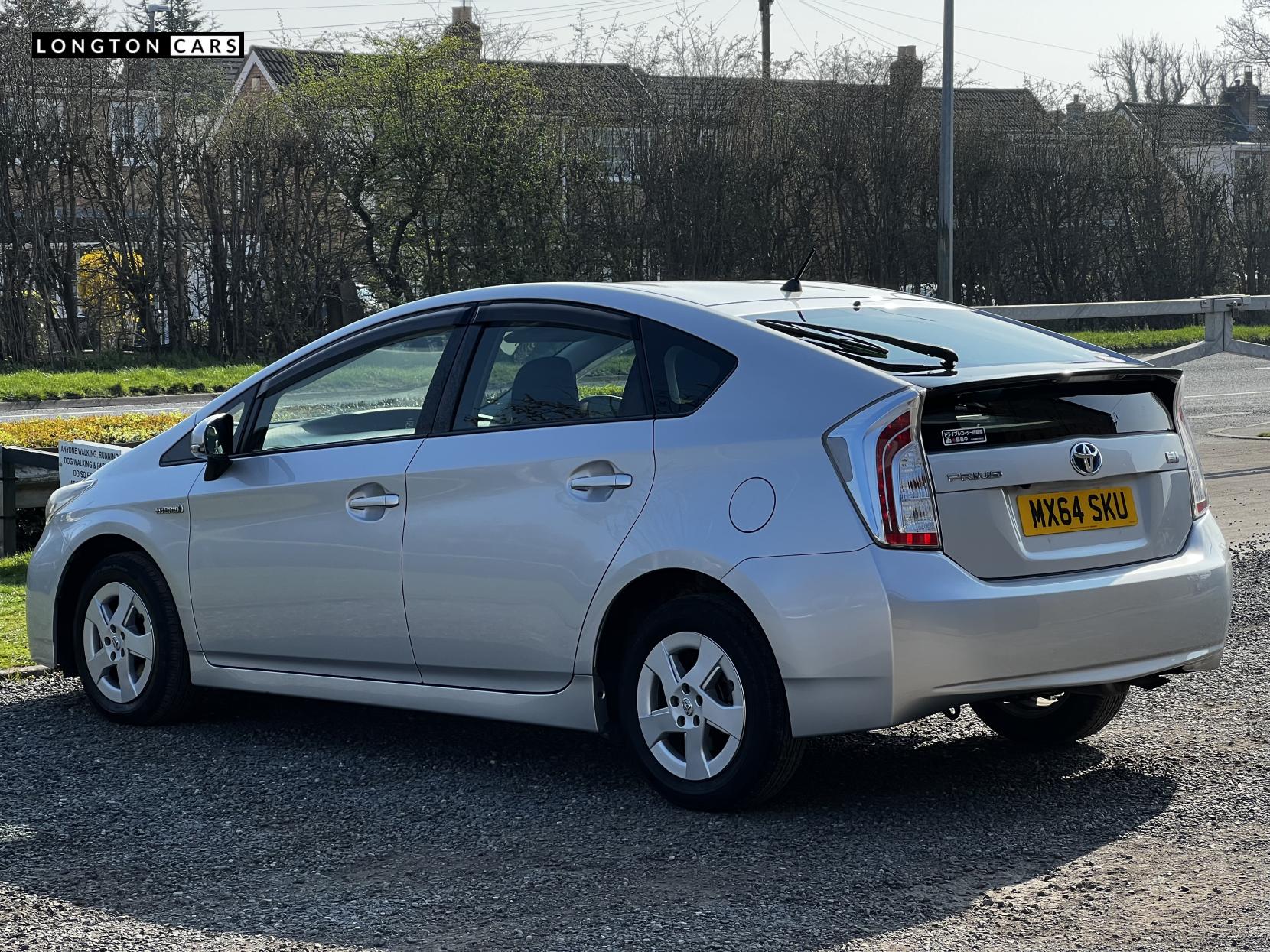 Toyota Prius 1.8 VVT-h T3 Hatchback 5dr Petrol Hybrid CVT Euro 5 (s/s) (136 ps)