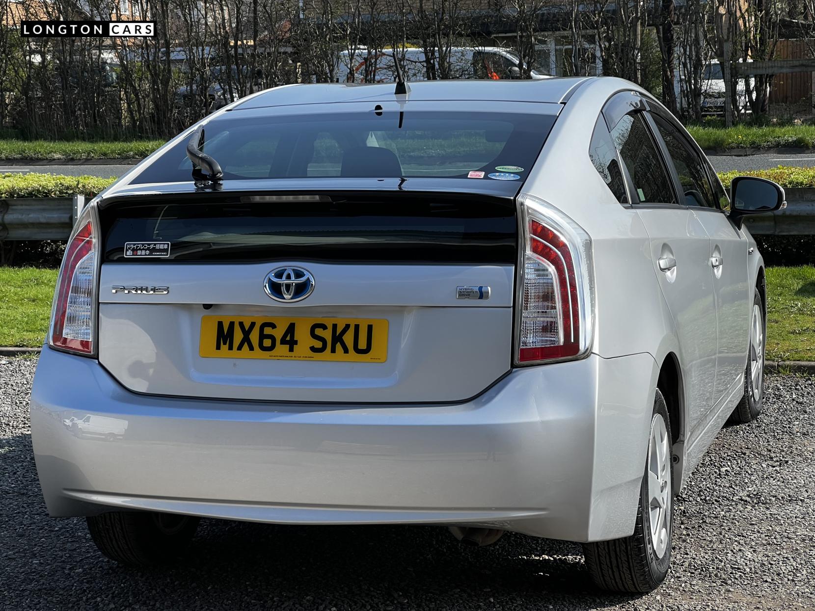 Toyota Prius 1.8 VVT-h T3 Hatchback 5dr Petrol Hybrid CVT Euro 5 (s/s) (136 ps)