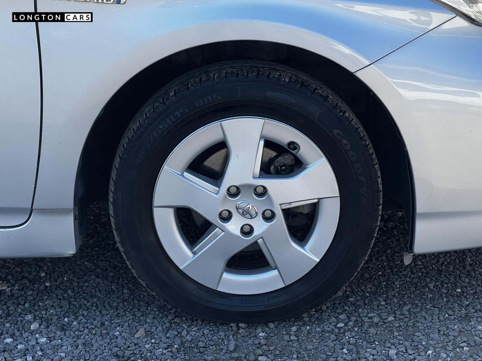 Toyota Prius 1.8 VVT-h T3 Hatchback 5dr Petrol Hybrid CVT Euro 5 (s/s) (136 ps)