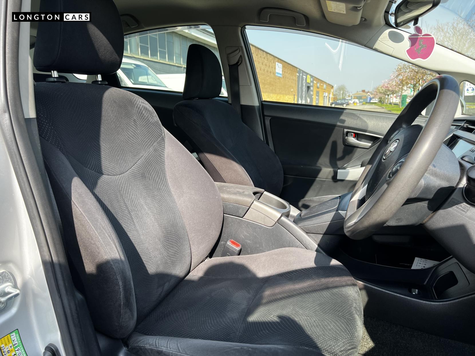 Toyota Prius 1.8 VVT-h T3 Hatchback 5dr Petrol Hybrid CVT Euro 5 (s/s) (136 ps)