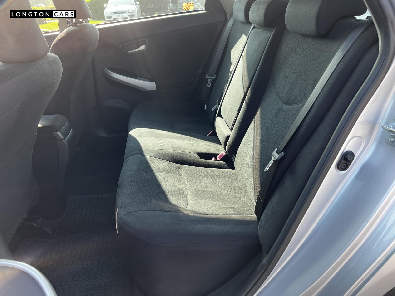 Toyota Prius 1.8 VVT-h T3 Hatchback 5dr Petrol Hybrid CVT Euro 5 (s/s) (136 ps)