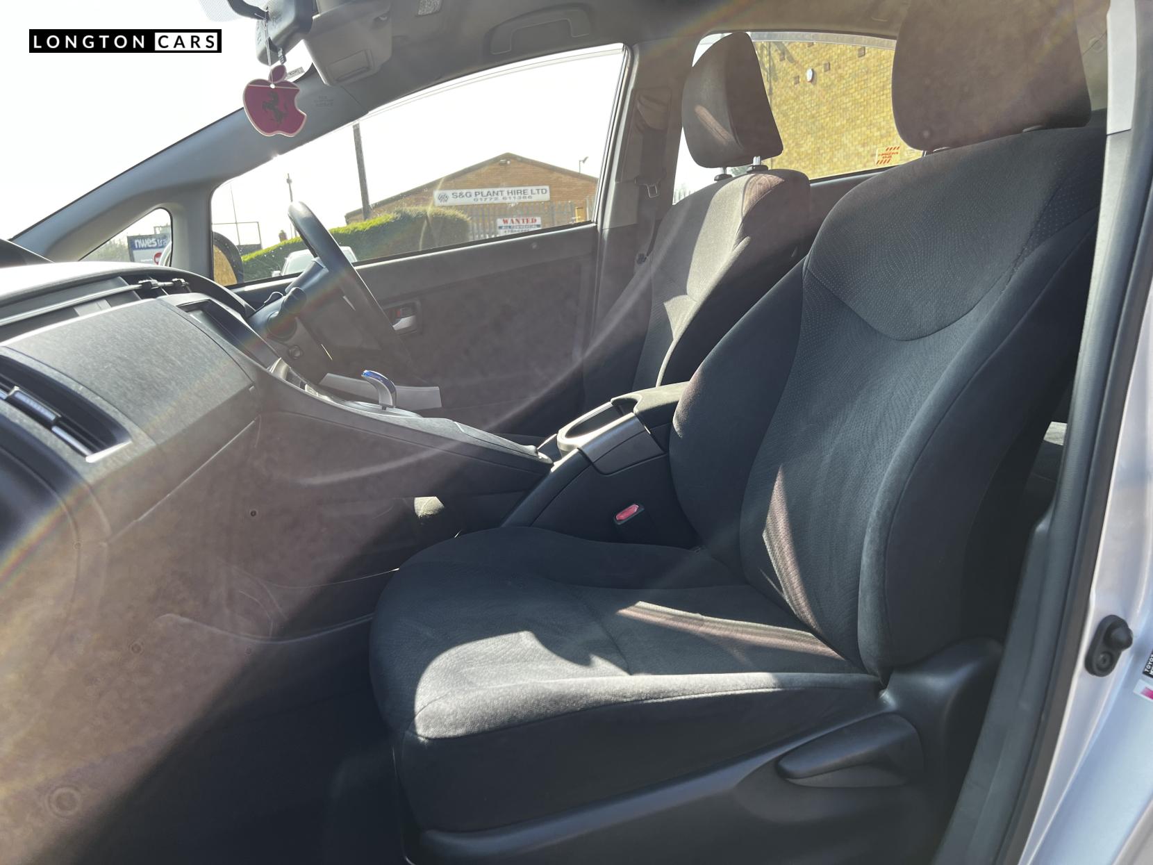 Toyota Prius 1.8 VVT-h T3 Hatchback 5dr Petrol Hybrid CVT Euro 5 (s/s) (136 ps)