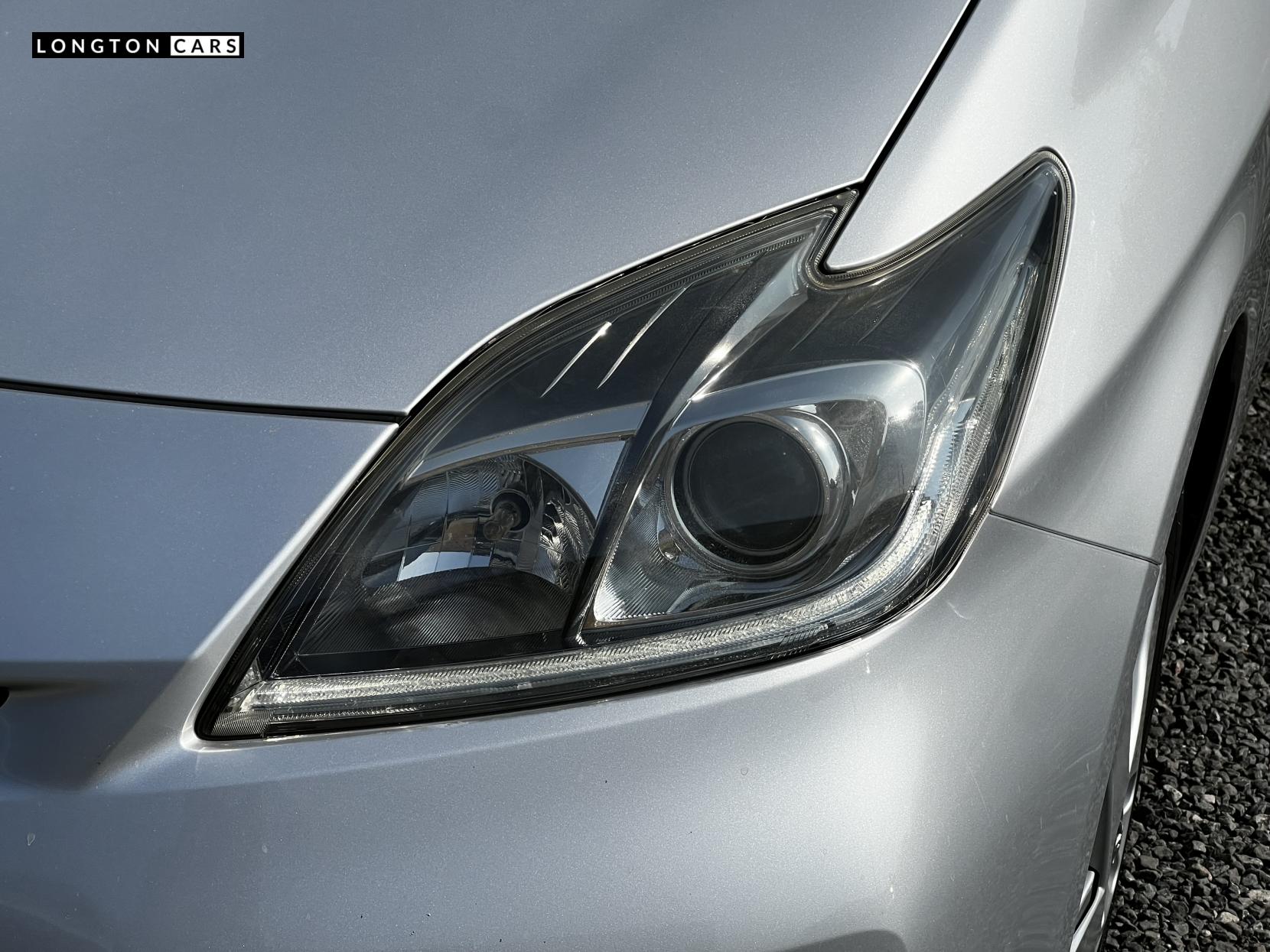 Toyota Prius 1.8 VVT-h T3 Hatchback 5dr Petrol Hybrid CVT Euro 5 (s/s) (136 ps)