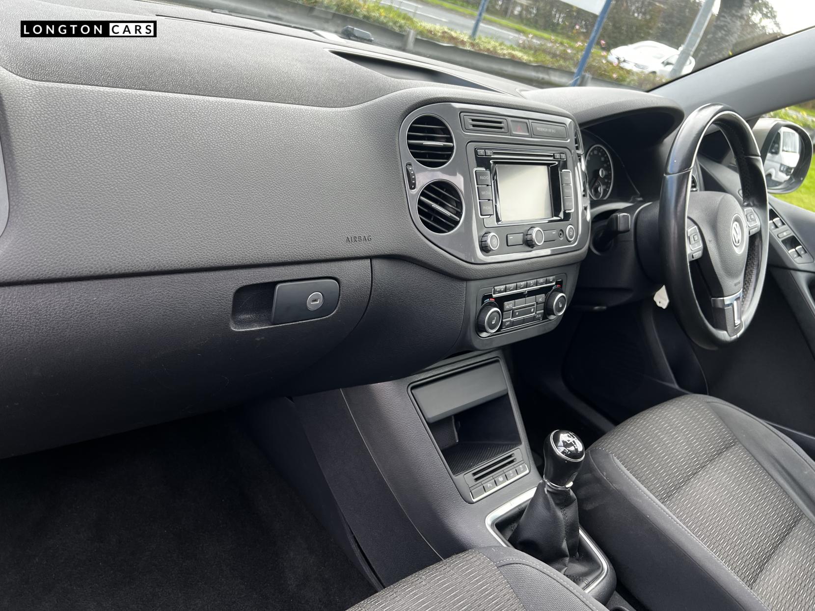 Volkswagen Tiguan 2.0 TDI BlueMotion Tech SE SUV 5dr Diesel Manual 4WD Euro 5 (s/s) (140 ps)