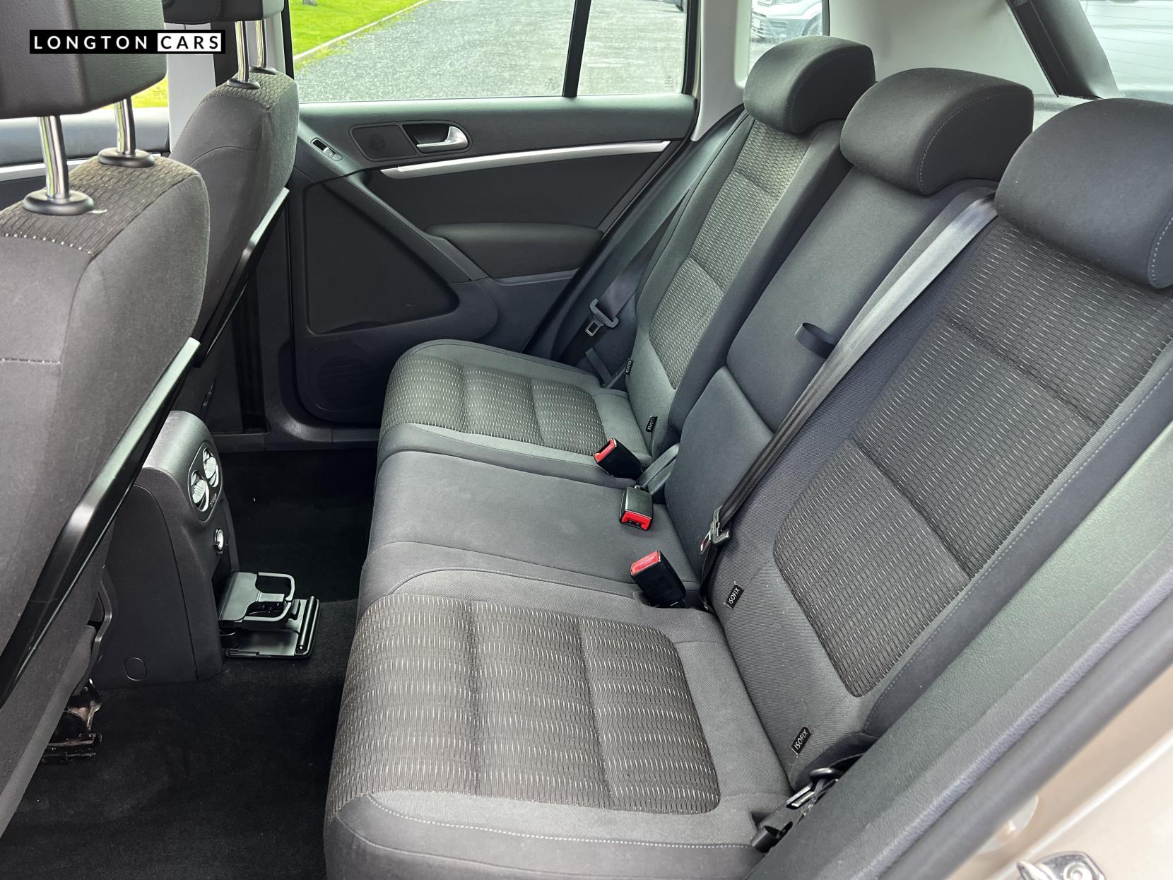 Volkswagen Tiguan 2.0 TDI BlueMotion Tech SE SUV 5dr Diesel Manual 4WD Euro 5 (s/s) (140 ps)