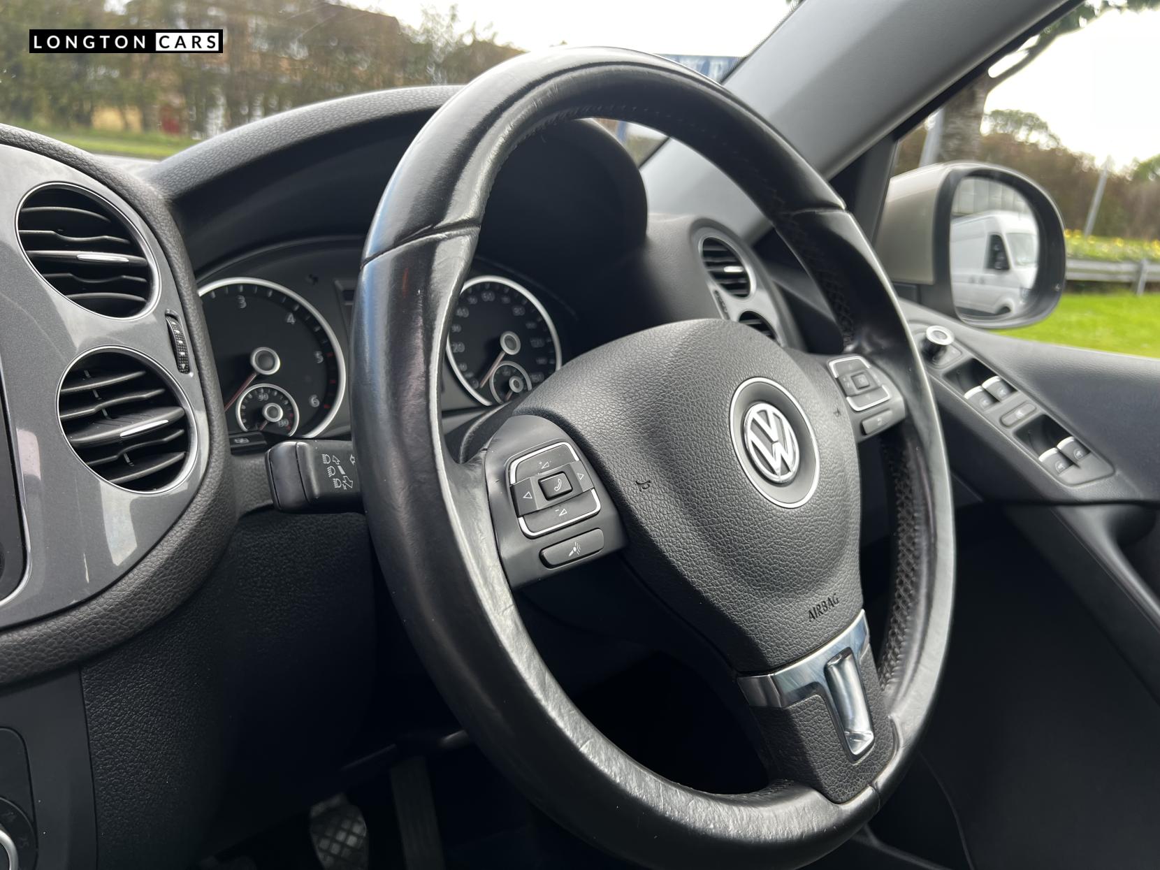 Volkswagen Tiguan 2.0 TDI BlueMotion Tech SE SUV 5dr Diesel Manual 4WD Euro 5 (s/s) (140 ps)