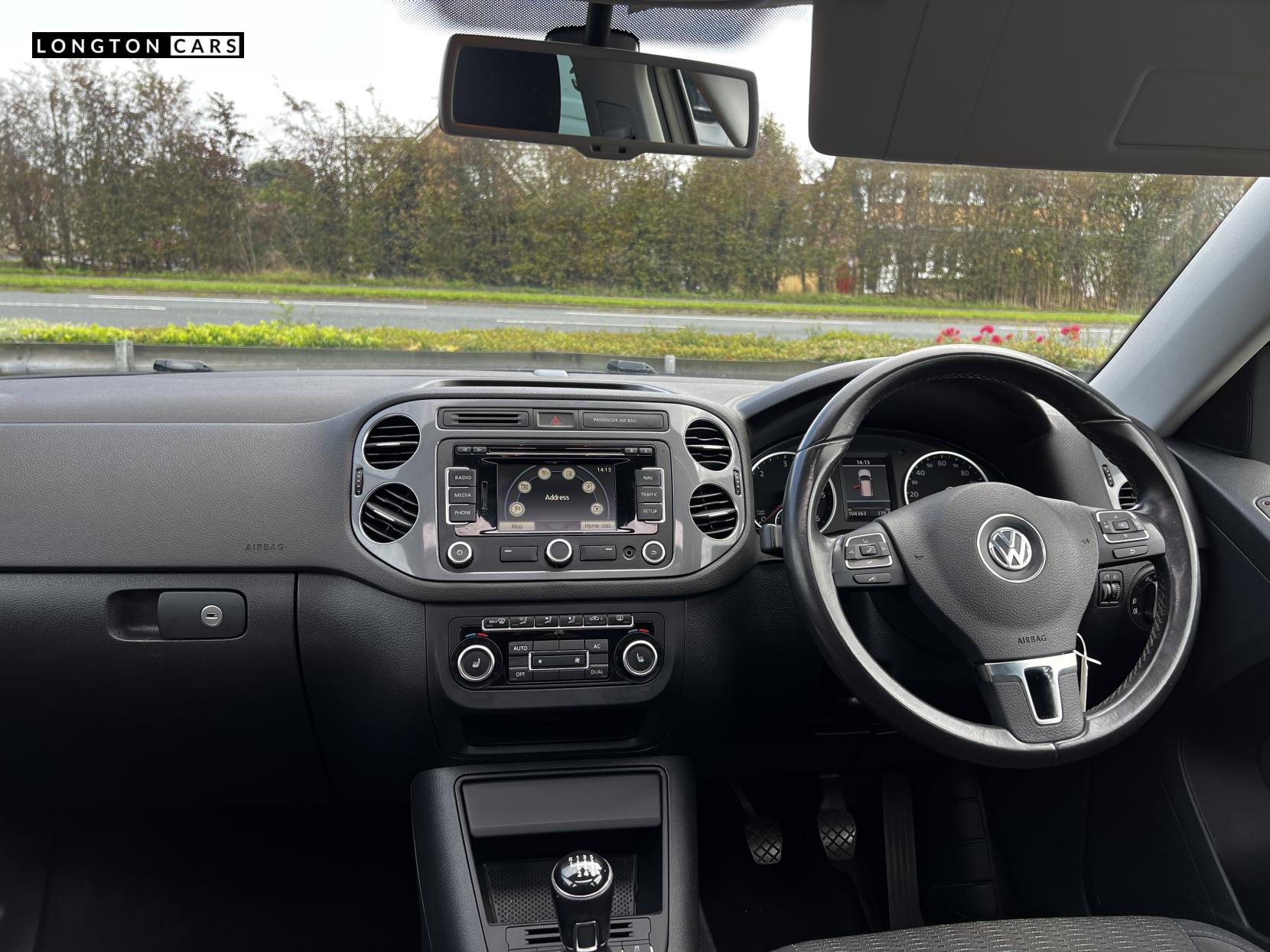 Volkswagen Tiguan 2.0 TDI BlueMotion Tech SE SUV 5dr Diesel Manual 4WD Euro 5 (s/s) (140 ps)