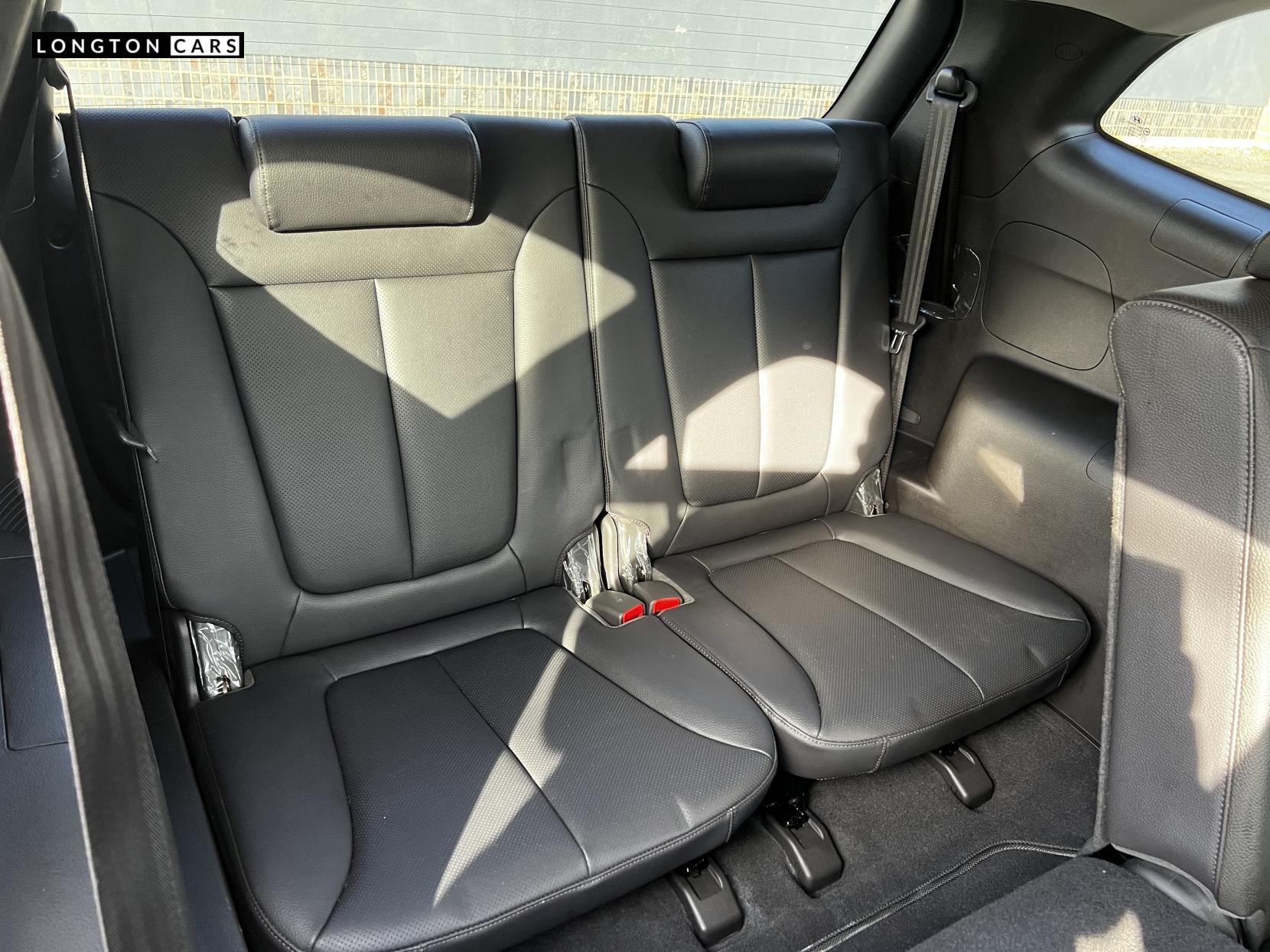 Hyundai Santa Fe 2.2 CRDi Premium SUV 5dr Diesel Manual 4WD Euro 5 (7 seat) (194 bhp)