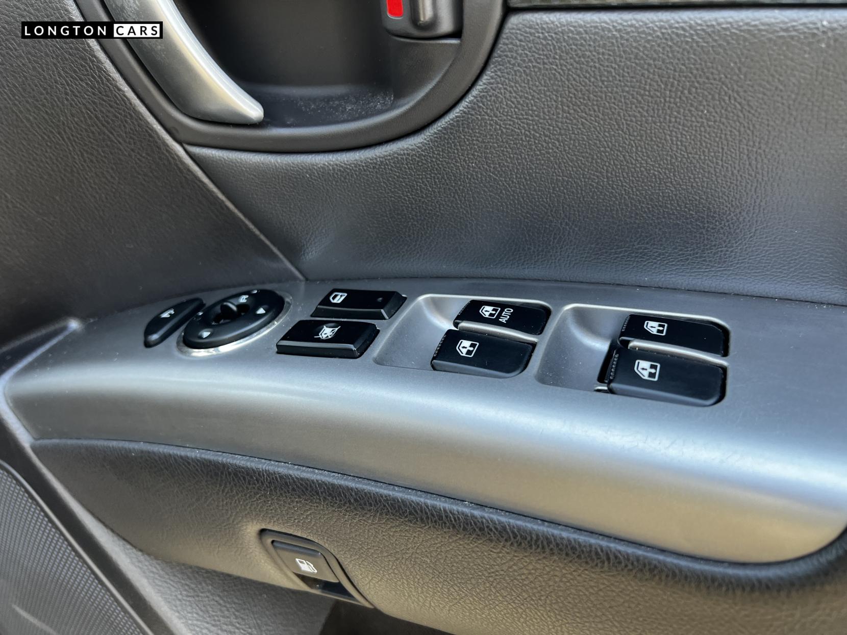 Hyundai Santa Fe 2.2 CRDi Premium SUV 5dr Diesel Manual 4WD Euro 5 (7 seat) (194 bhp)