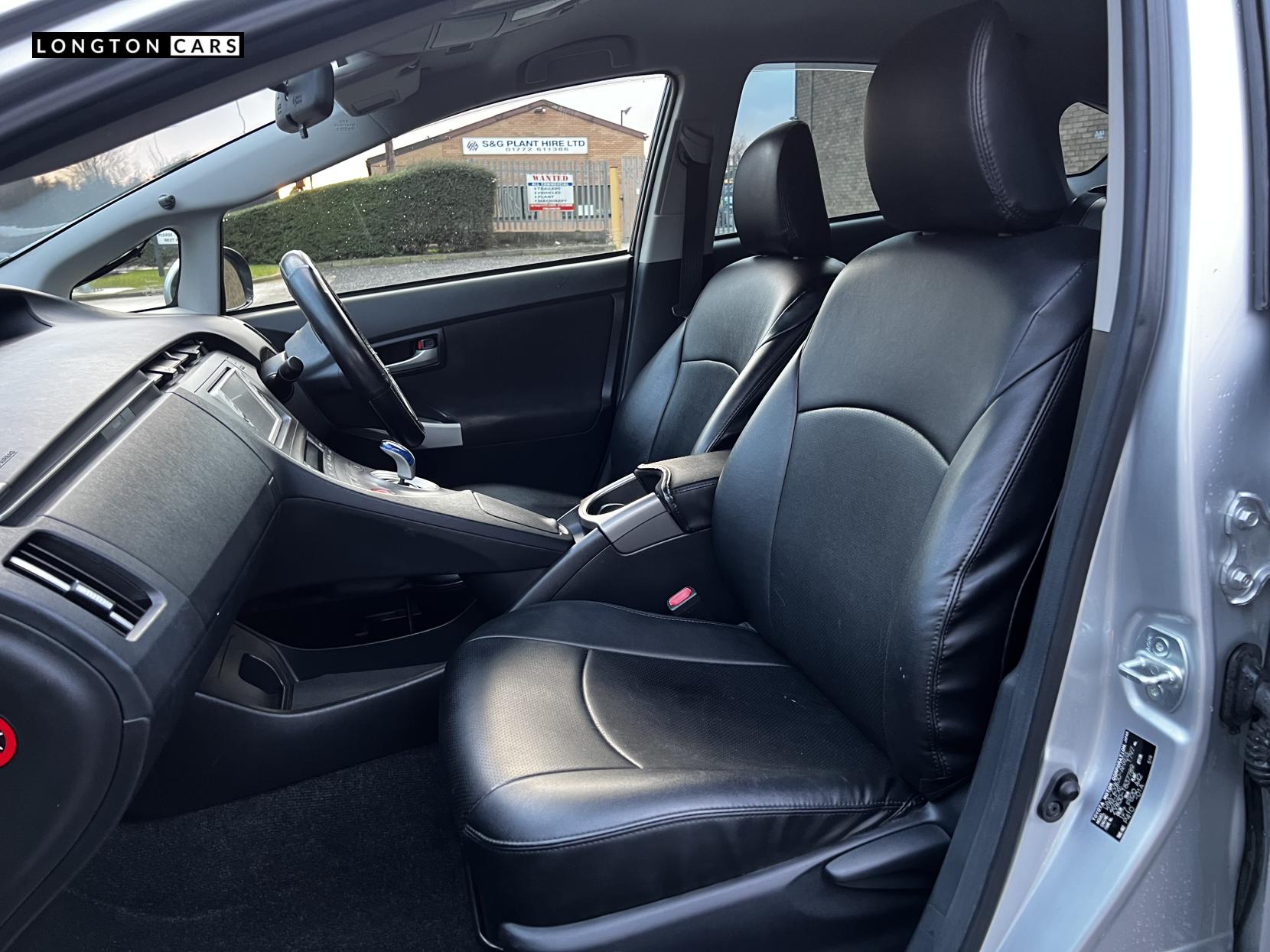 Toyota Prius 1.8 VVT-h T4 Hatchback 5dr Petrol Hybrid CVT Euro 5 (s/s) (136 ps)