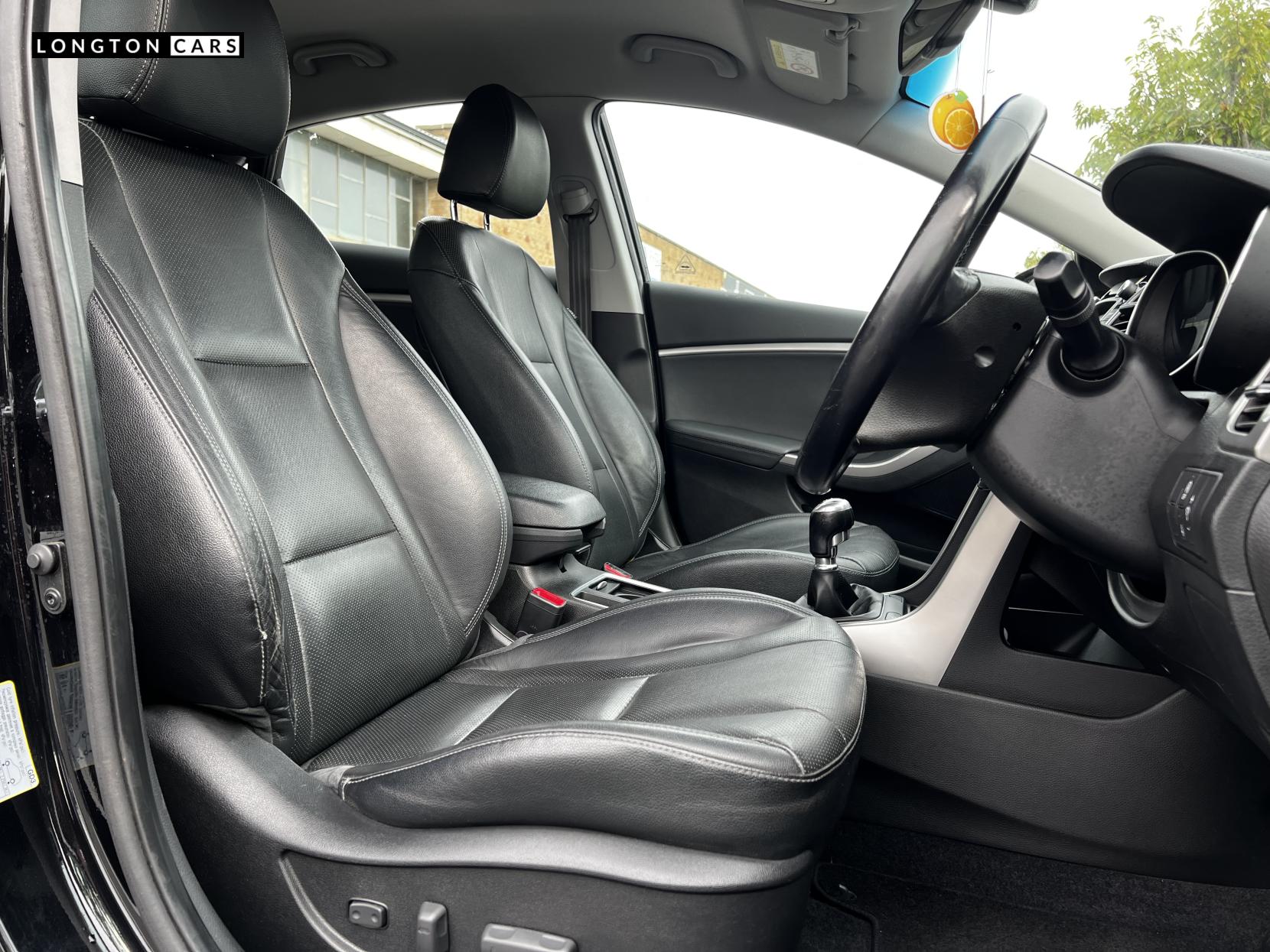 Hyundai i30 1.6 CRDi Blue Drive Premium Hatchback 5dr Diesel Manual Euro 6 (s/s) (136 ps)