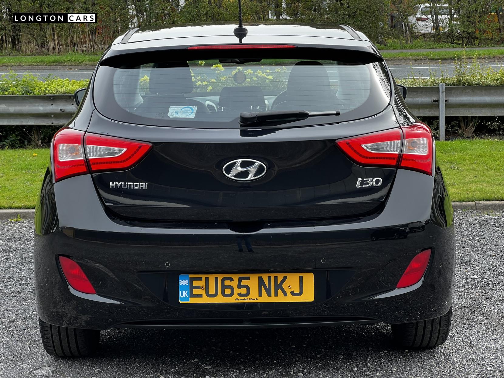 Hyundai i30 1.6 CRDi Blue Drive Premium Hatchback 5dr Diesel Manual Euro 6 (s/s) (136 ps)
