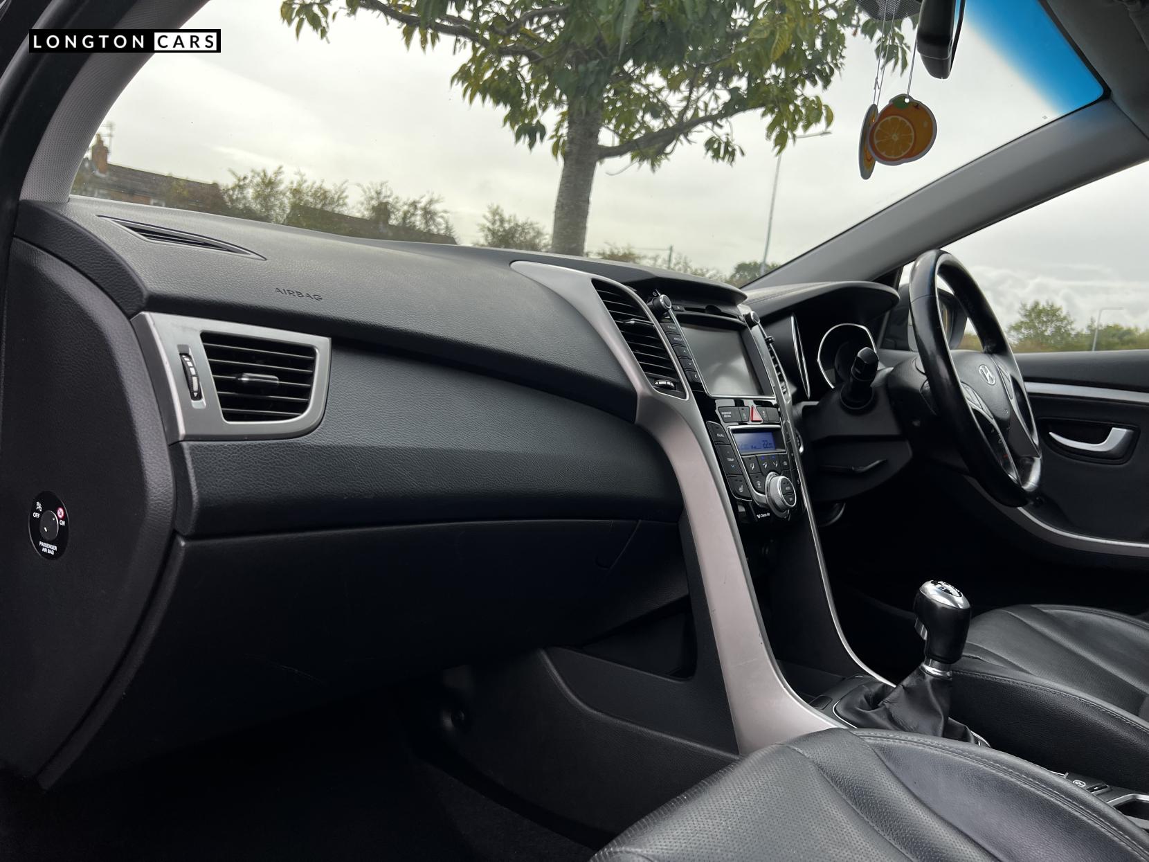 Hyundai i30 1.6 CRDi Blue Drive Premium Hatchback 5dr Diesel Manual Euro 6 (s/s) (136 ps)