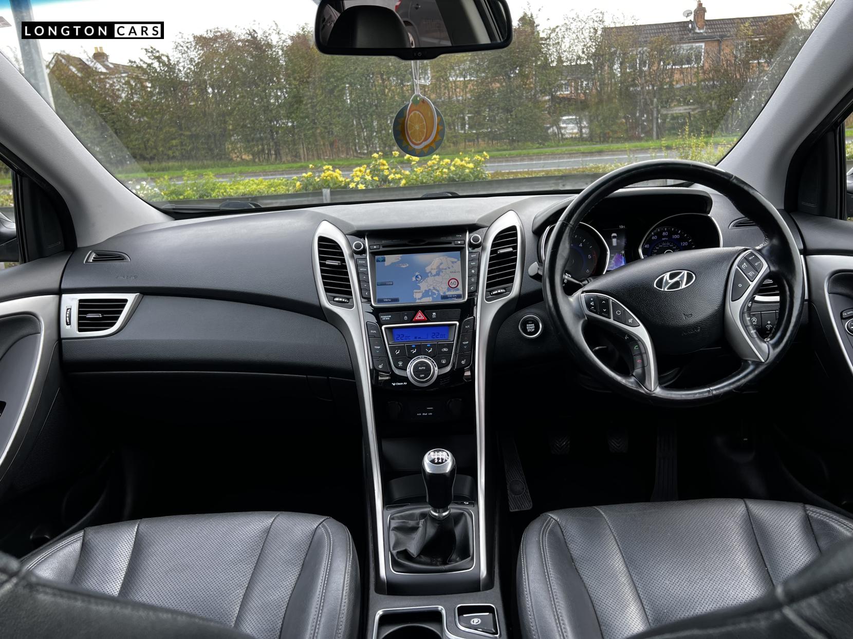 Hyundai i30 1.6 CRDi Blue Drive Premium Hatchback 5dr Diesel Manual Euro 6 (s/s) (136 ps)
