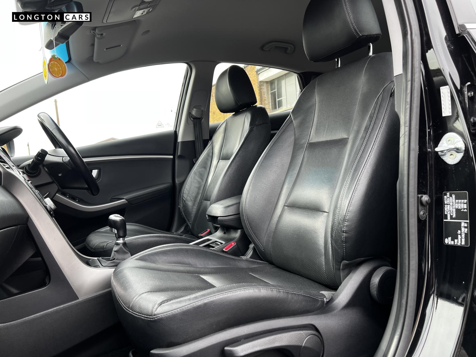 Hyundai i30 1.6 CRDi Blue Drive Premium Hatchback 5dr Diesel Manual Euro 6 (s/s) (136 ps)