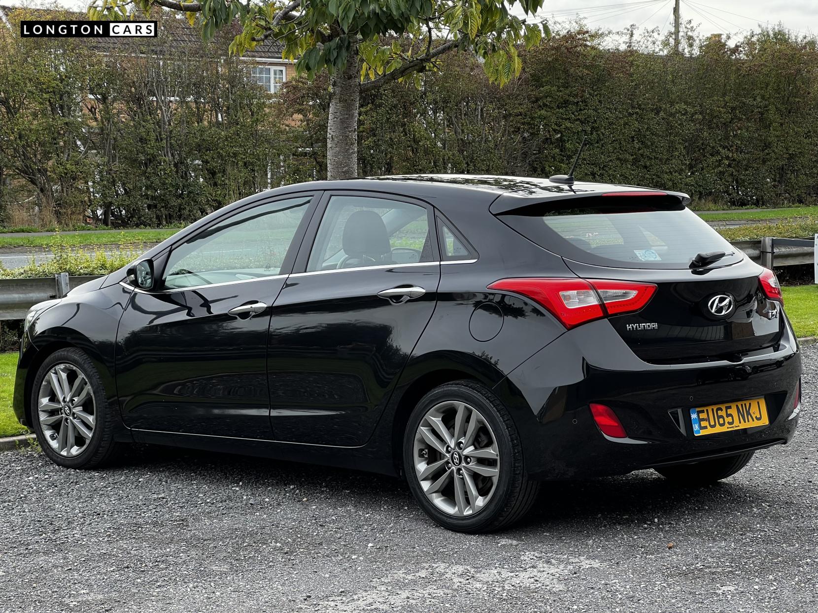 Hyundai i30 1.6 CRDi Blue Drive Premium Hatchback 5dr Diesel Manual Euro 6 (s/s) (136 ps)