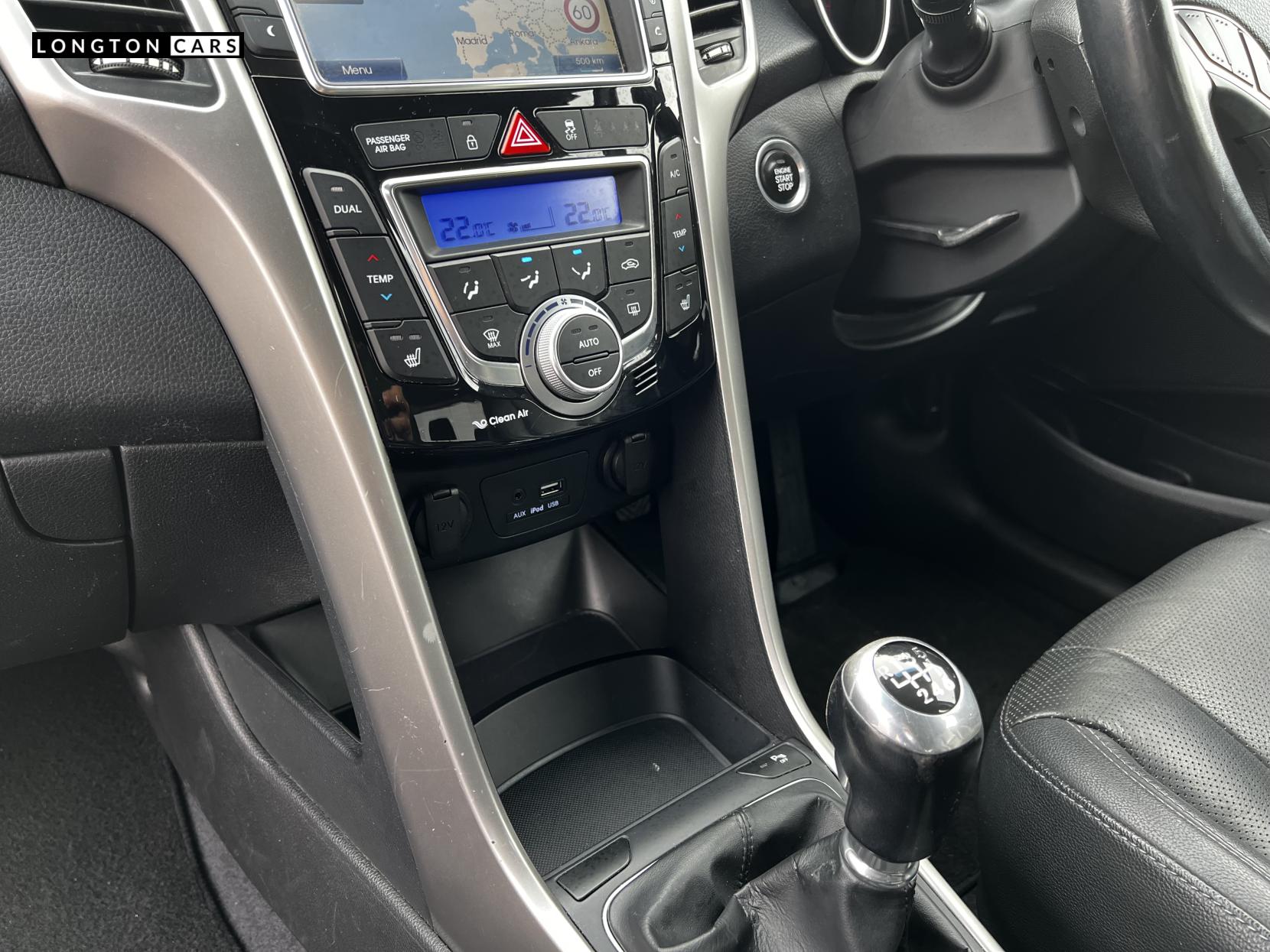 Hyundai i30 1.6 CRDi Blue Drive Premium Hatchback 5dr Diesel Manual Euro 6 (s/s) (136 ps)