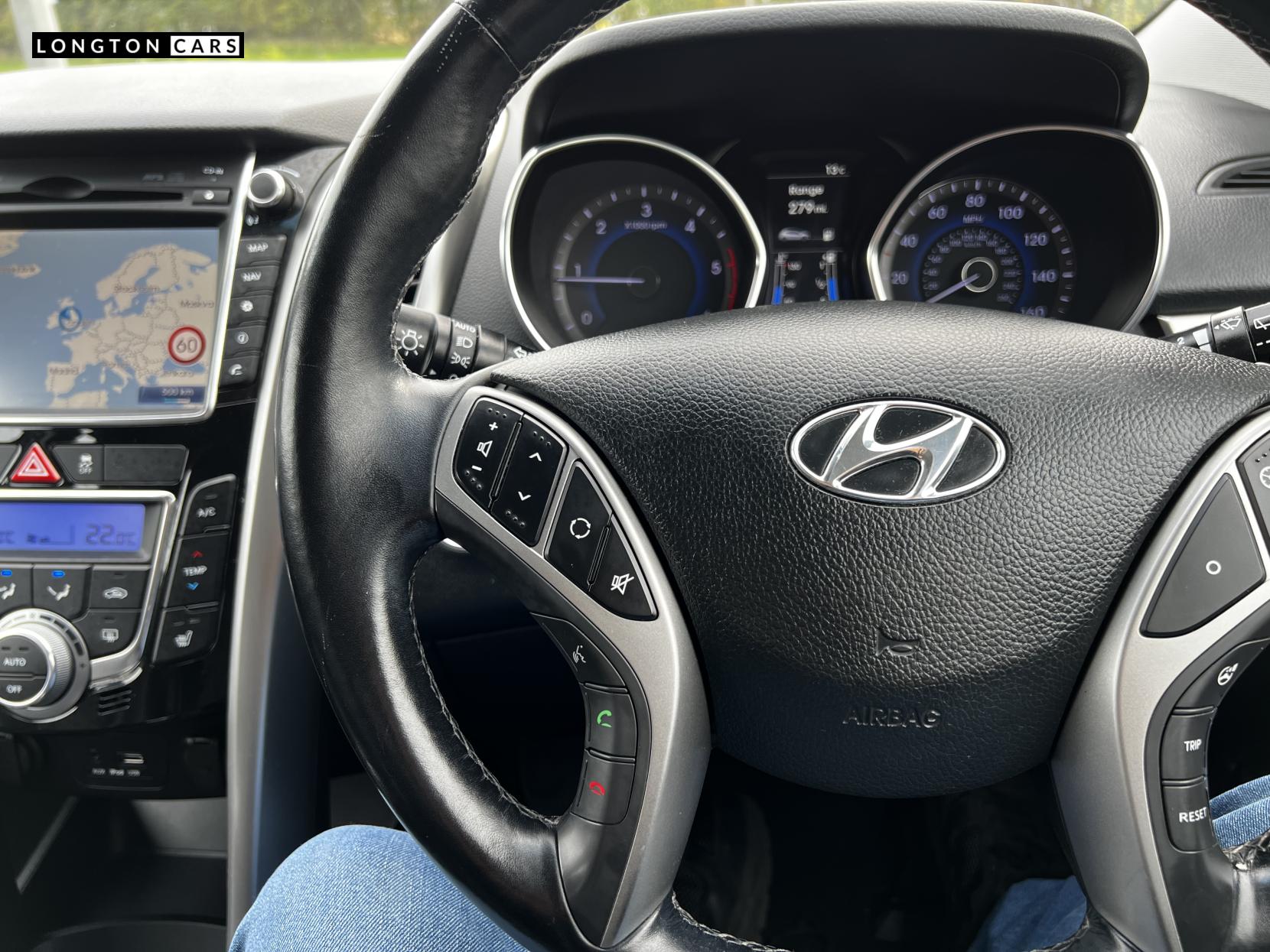 Hyundai i30 1.6 CRDi Blue Drive Premium Hatchback 5dr Diesel Manual Euro 6 (s/s) (136 ps)