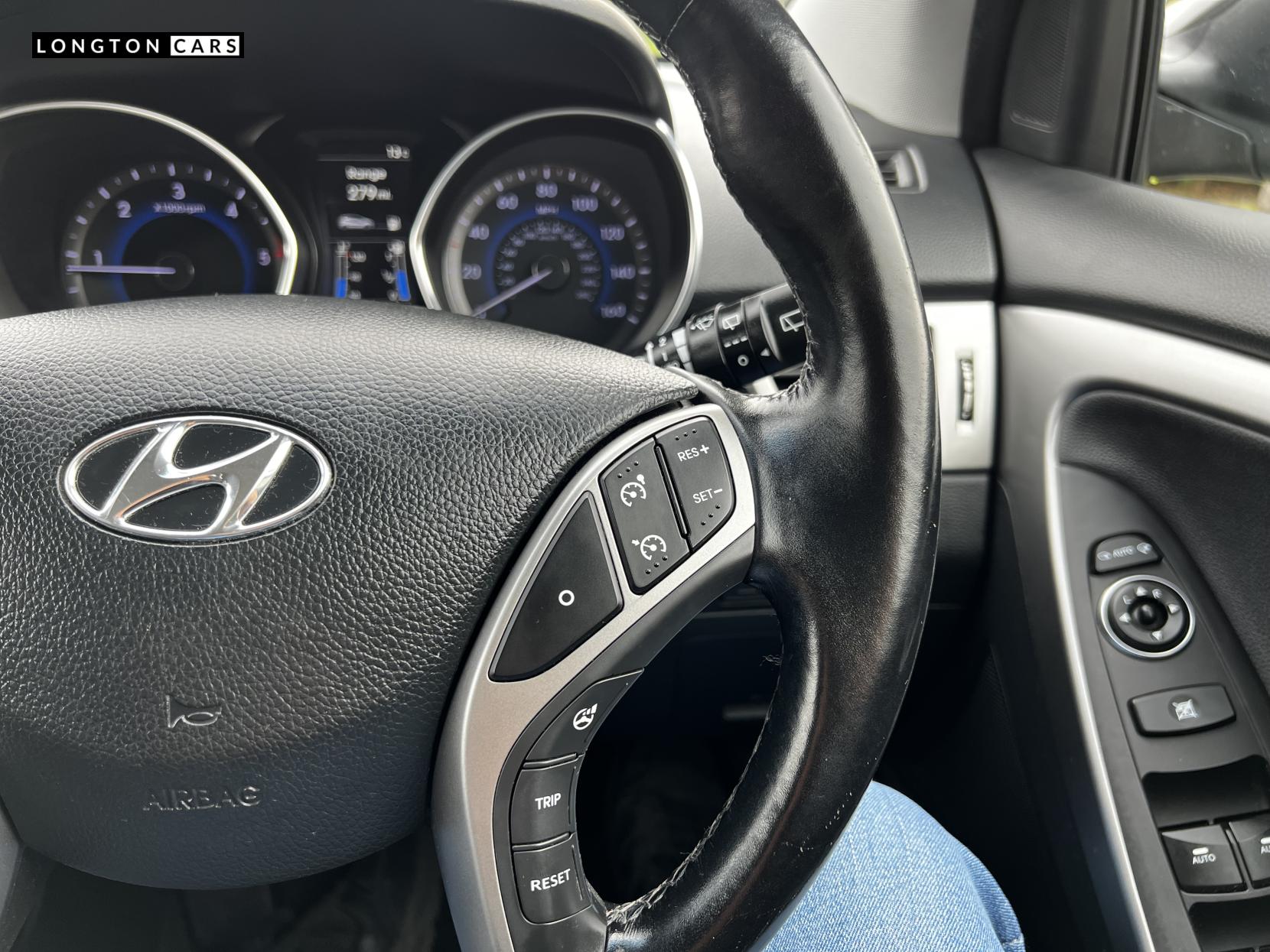 Hyundai i30 1.6 CRDi Blue Drive Premium Hatchback 5dr Diesel Manual Euro 6 (s/s) (136 ps)
